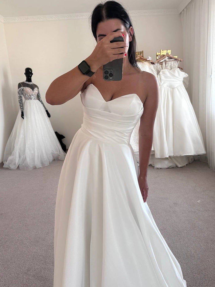 Ivory Wedding Dress | Classic Vintage Bride Gown | Elegant Romantic Bridal Dress