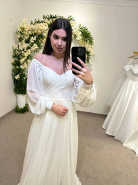 Minimalist Wedding Dress | Elegant Bride Gown | Sophisticated and Timeless Bridal Attire