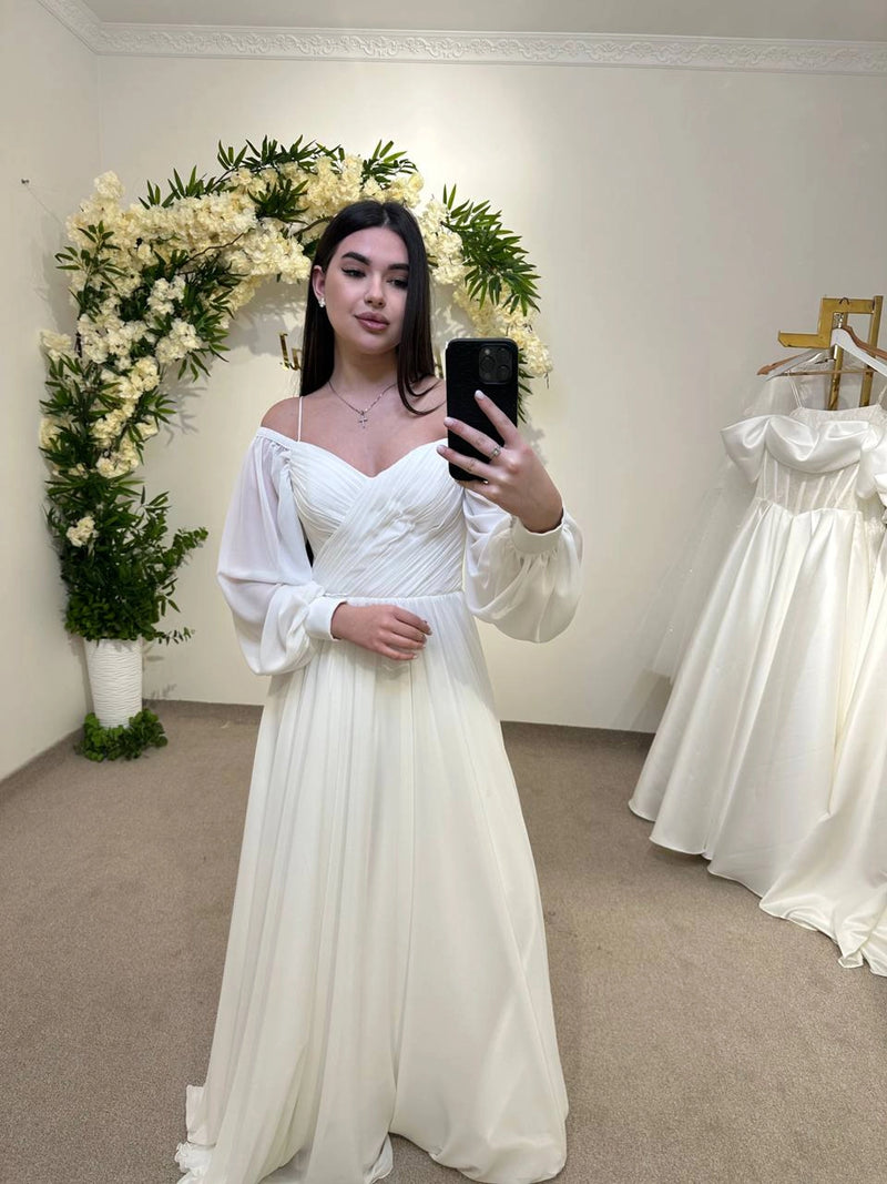 Minimalist Wedding Dress | Elegant Bride Gown | Sophisticated and Timeless Bridal Attire