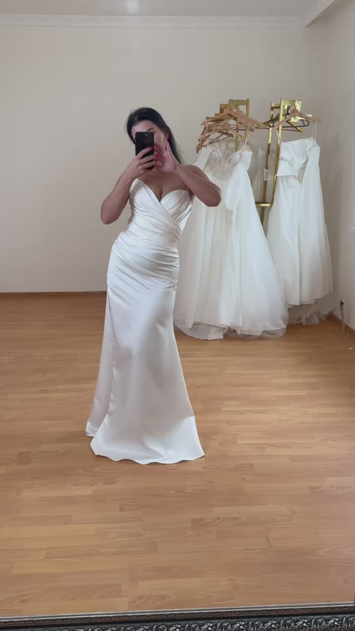 Ivory Wedding Dress in Pure Silk | Elegant Handmade Bridal Gown